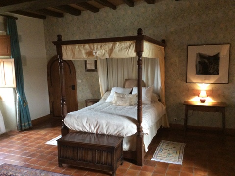 Relaxing four poster