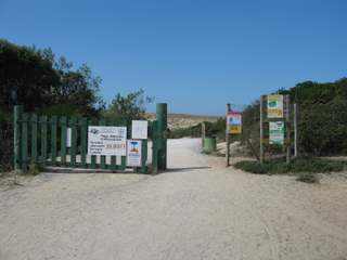 Arnaoutchot entrance to beach