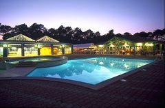 Arnaoutchot pool at night