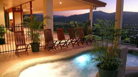 Summit Rainforest Retreat Swimming pool
